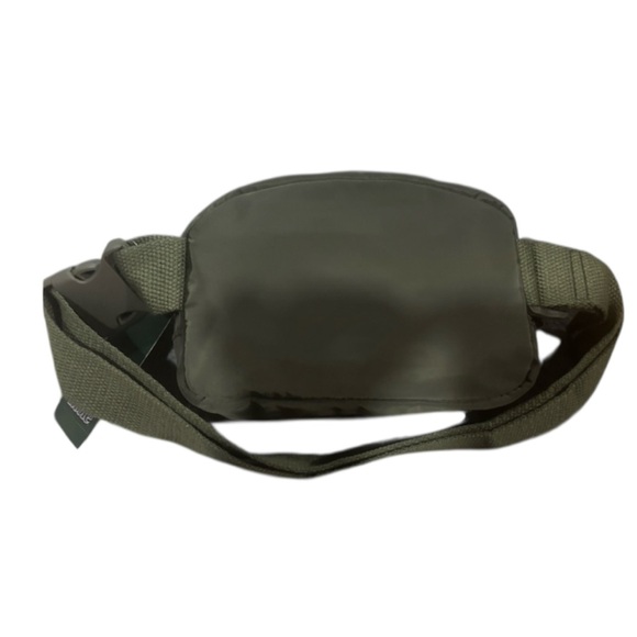 Wild fable Olive Green waist bag new with tags Free with 25.00 purchase - Picture 2 of 4